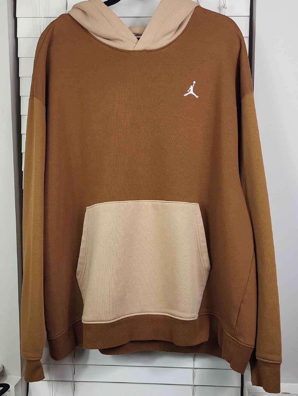 Men's Jordan Essentials Tan/Ale Brown/Hemp Pullover Fleece. Size 3 XL